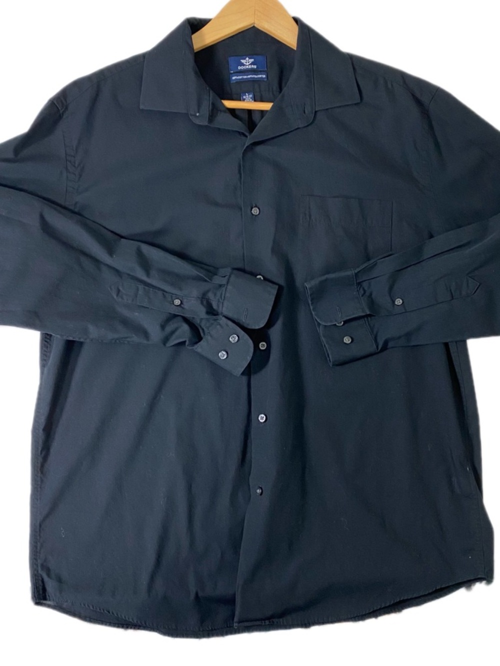 Dockers Black Long Sleeve Button-Down Shirt Men’s Classic Fit Dress Shirt Pocket